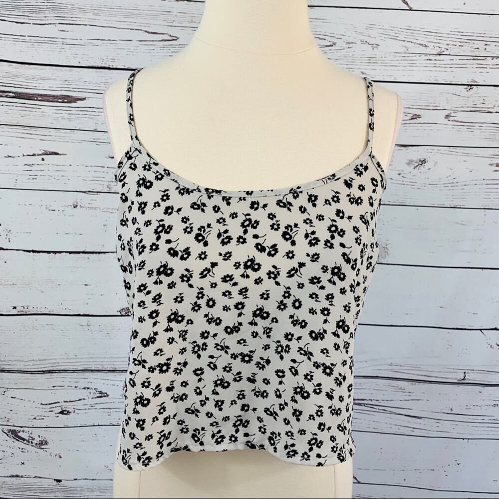 Rue21 black and grey floral pattern crop